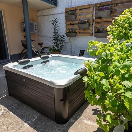 Self Check-In Apartment With Jacuzzi Mostar Ngoại thất bức ảnh